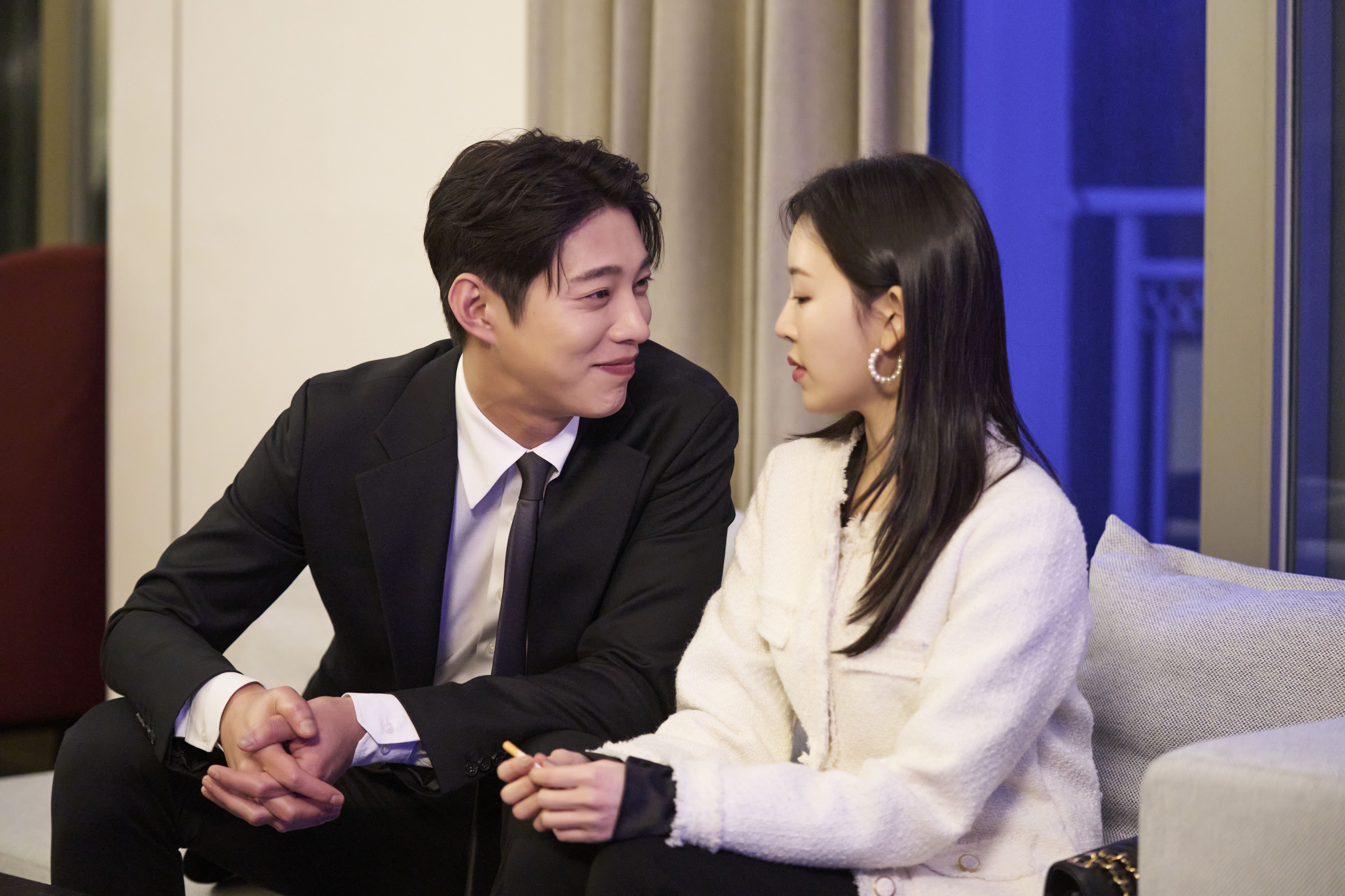 우아한 돌싱, 첫사랑 품에 포토